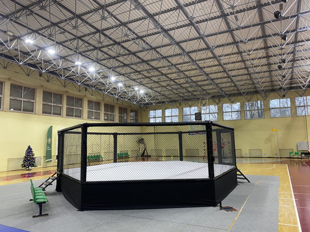 pełnowymiarowa klatka mma